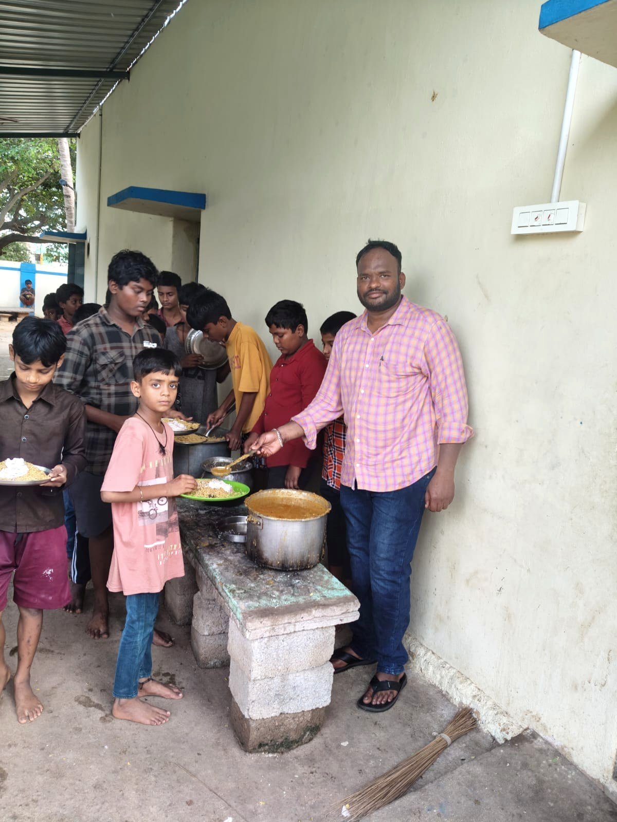 Community meal service activity